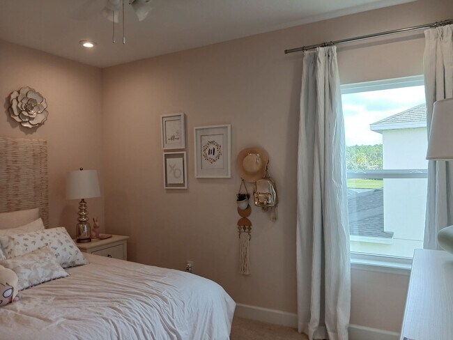 Building Photo - Here is your chance to live in Model Home!...