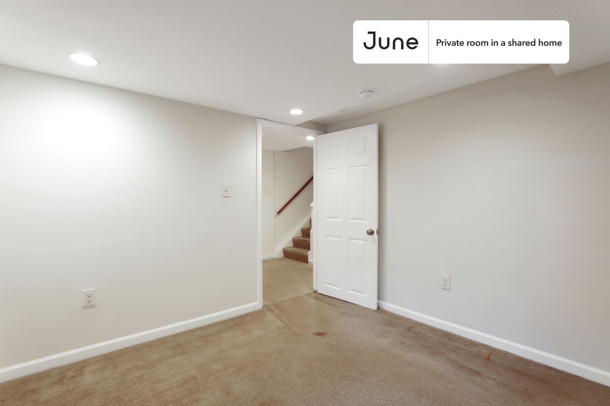 Building Photo - Room in Shared 5 bed/2 bath home