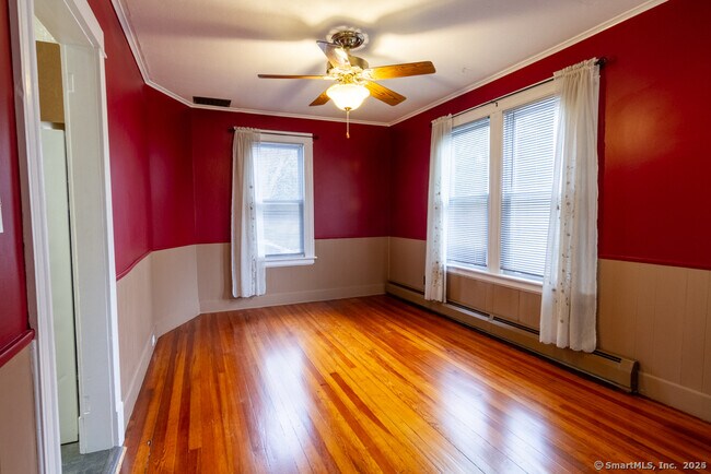 Building Photo - 393 Plainville Ave