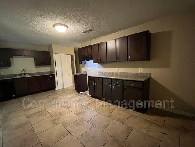 Building Photo - 16813 Vermillion Dr