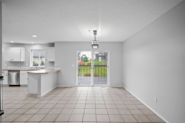 Building Photo - Spacious Latah Valley Home - Gated Community