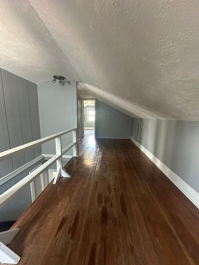 Building Photo - 3 Bedroom House with basement