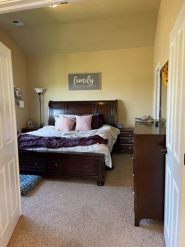 Building Photo - Gorgeous End-Unit Townhome Backing to Open Space!