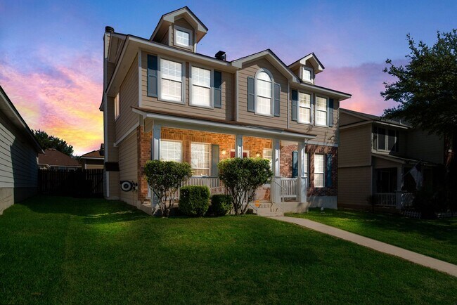 Building Photo - Modern & Stunning 3/2