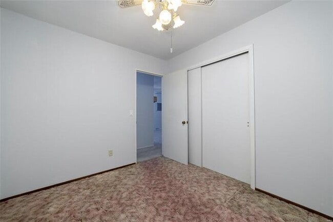 Building Photo - Fantastic 3bd/2ba home! Let yourself in!