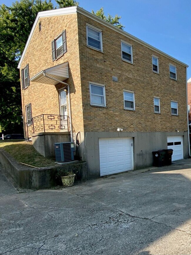 Building Photo - 3003 Grand Ave