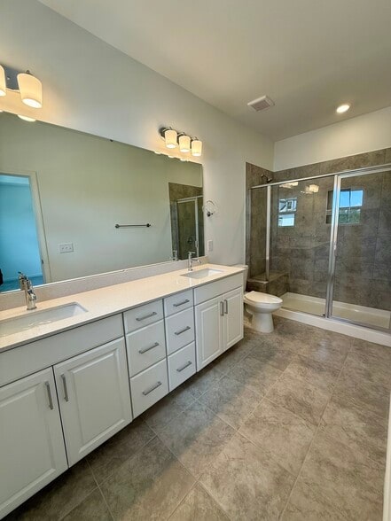 Primary Bathroom - 414 Silver Star Blvd