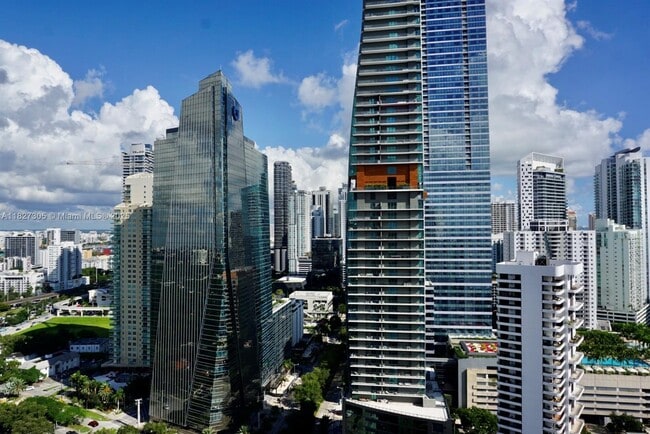 Building Photo - 1541 Brickell Ave