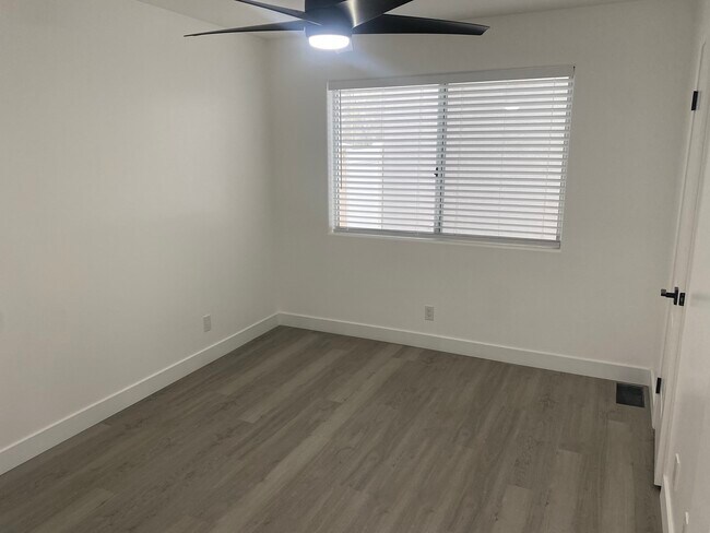 Building Photo - 213 Moonstone St