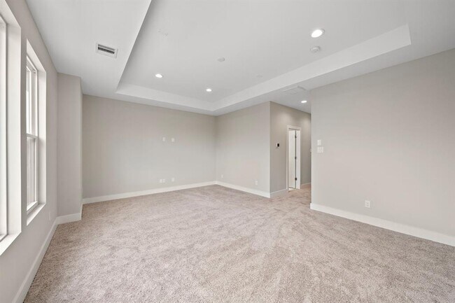 Building Photo - 8136 Esther Acres Ln