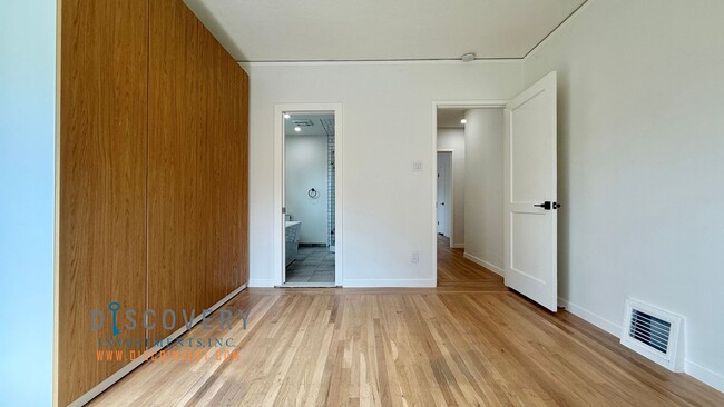 Building Photo - Elegant Modern Montclair Retreat Designed ...