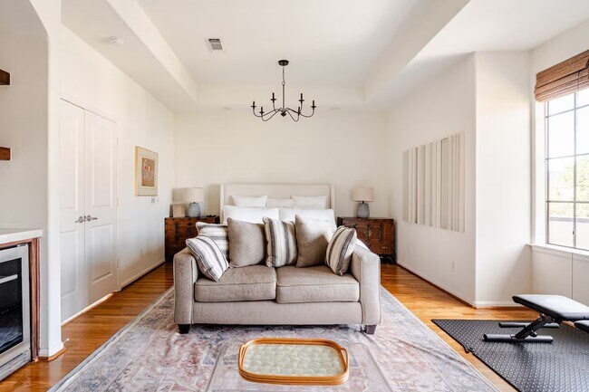 Building Photo - 6515 Minola St