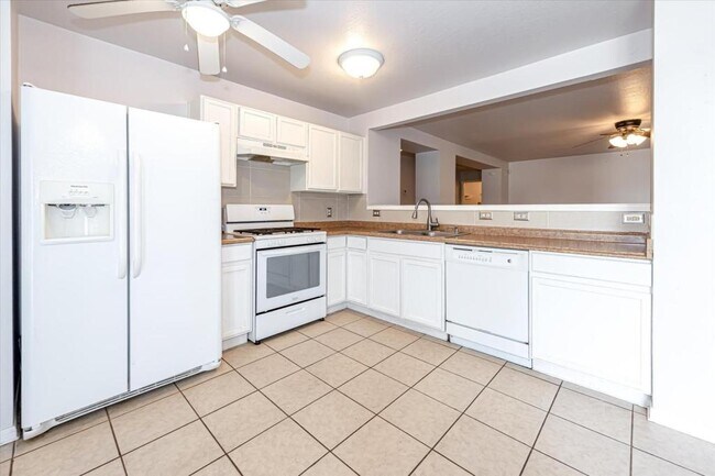 Building Photo - 3227 Lantern Bay Ln