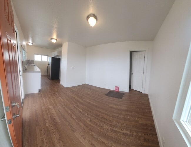 Building Photo - Views of Morro Bay in this cozy hillside cottage!