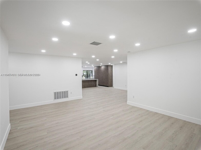 Building Photo - 530 NE 91st St