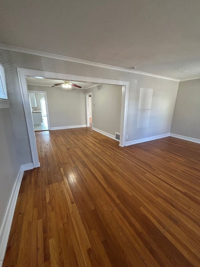 Building Photo - Spacious 4 Bed, 2 Bath Home in Prime Rockhill/Plaza Area Location