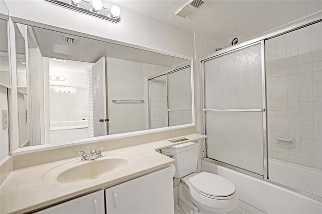 Building Photo - 9901 Westview Dr