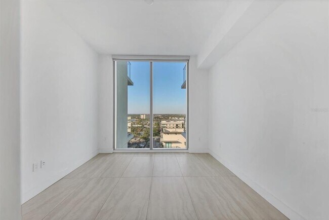 Building Photo - 301 QUAY Cmn