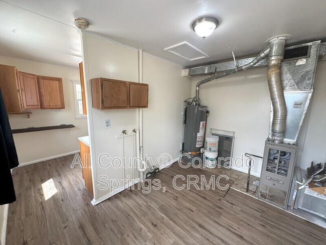 Building Photo - 607 Brookshire Ave