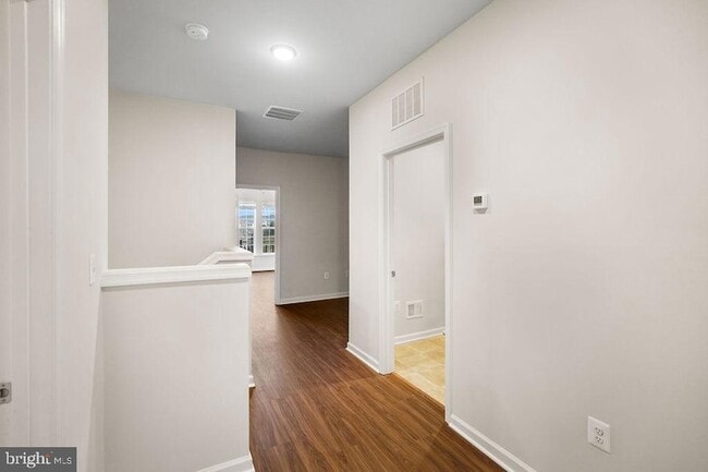 Building Photo - 12854 Cloverleaf Center Drive