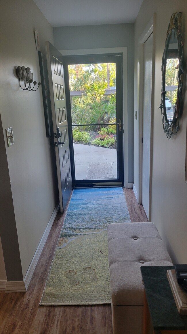 Building Photo - 202 Pinebrook Dr