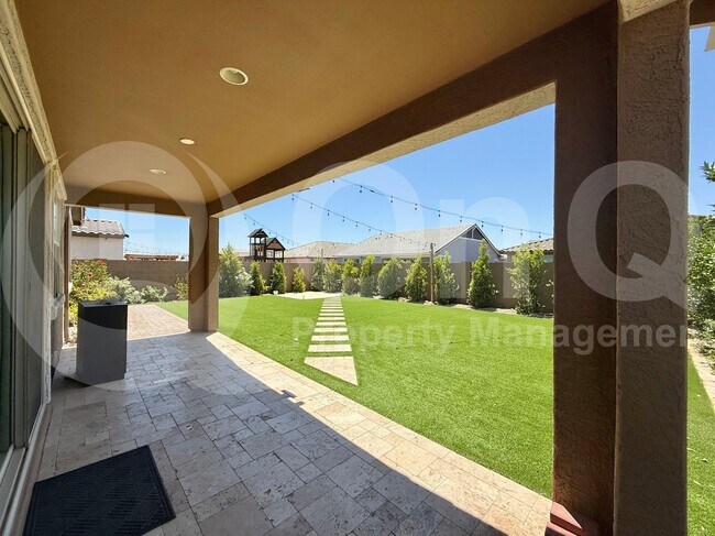Building Photo - 2207 E Citadel Dr