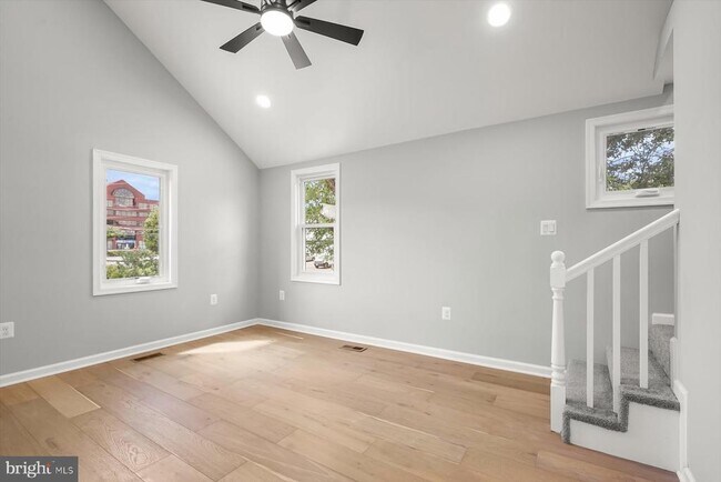 Building Photo - 2917 E Lee Ave