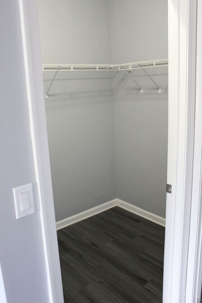 Building Photo - Resort Style Living