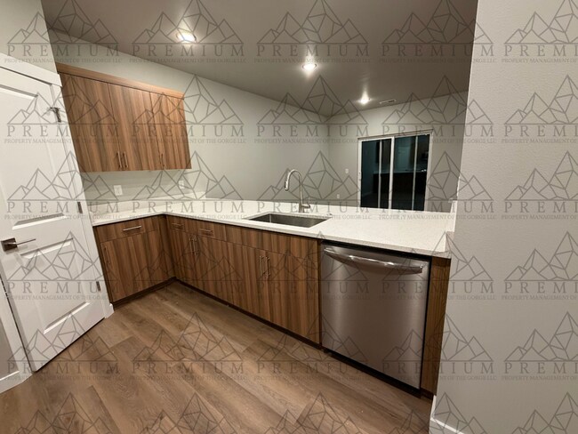 Building Photo - 1st MONTH FREE - 3 BED 2.5 BATH NEW BUILD!