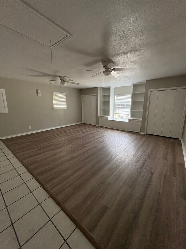 Building Photo - 1310 Goodhue Dr