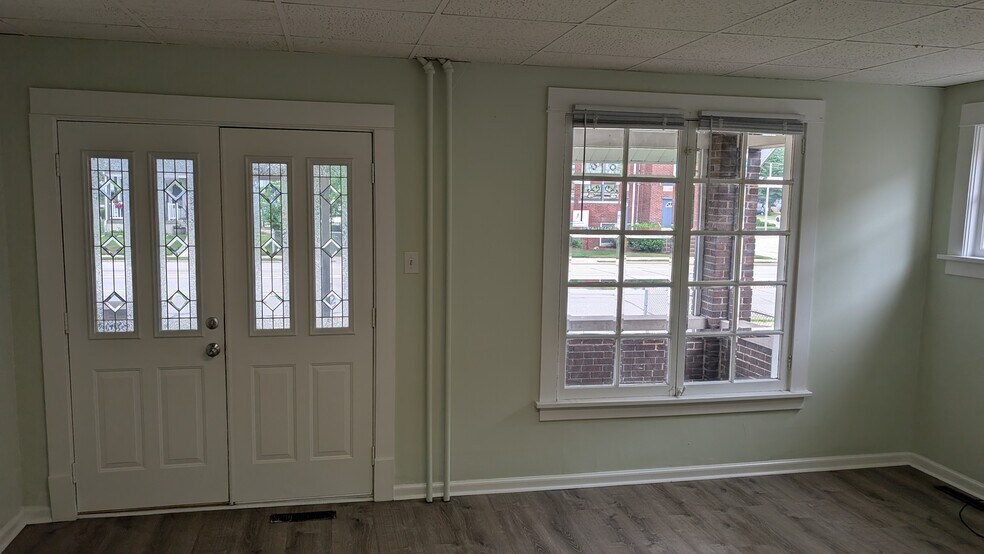 living room - 2006 52nd St