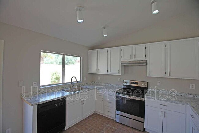 Building Photo - 7816 W Ocotillo Rd