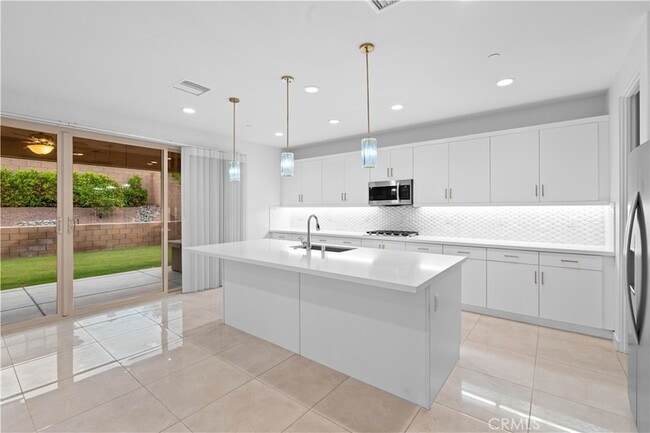 Building Photo - 35963 Bertain Dr