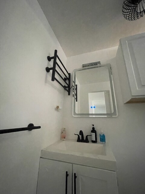 Building Photo - 1419 W 58th Plz