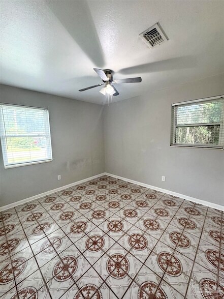 Building Photo - 802 Blue Springs Dr