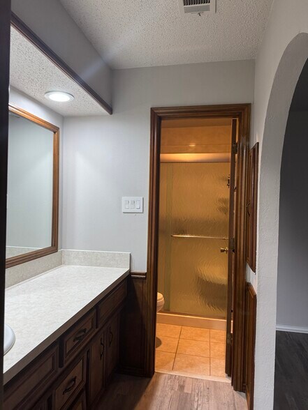 Building Photo - 8608 Geneva Ave