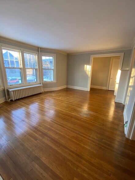 Building Photo - 589 Lincoln Ave