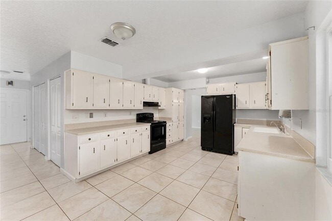 Building Photo - 4505 SE 12th Pl