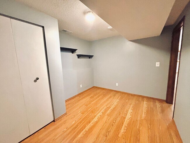 Building Photo - Hidden Gem!  4bed 2bath Single Family Home...