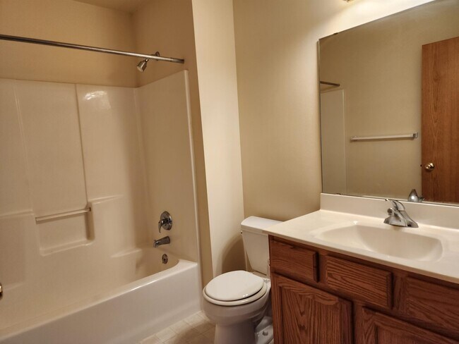 Building Photo - 3076 Selkirk Dr
