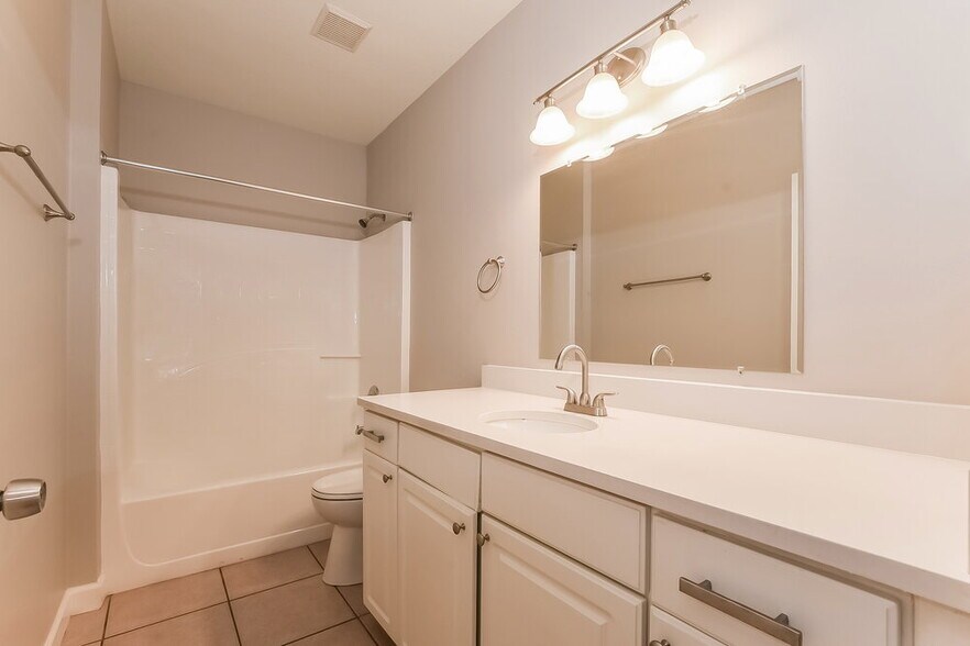 Building Photo - 627 Cotulla Dr