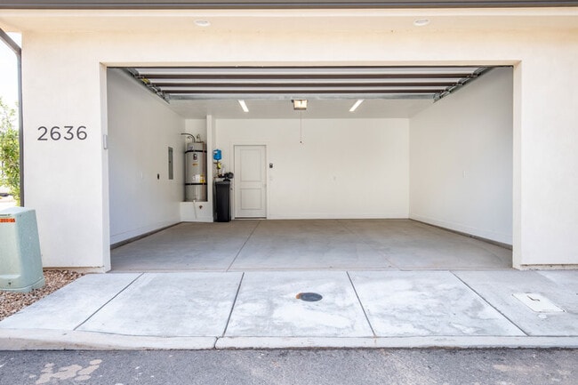 Building Photo - 2636 E Gray Birch Dr