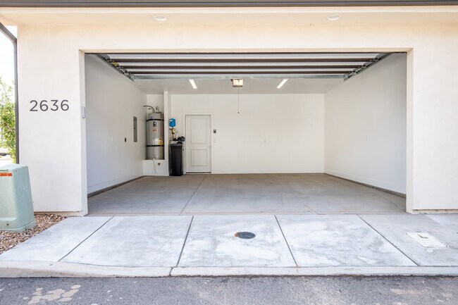 Building Photo - 2655 E Gray Birch Dr