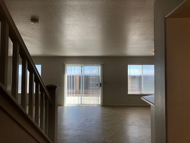 Building Photo - A house in town with Beautiful Country Views!