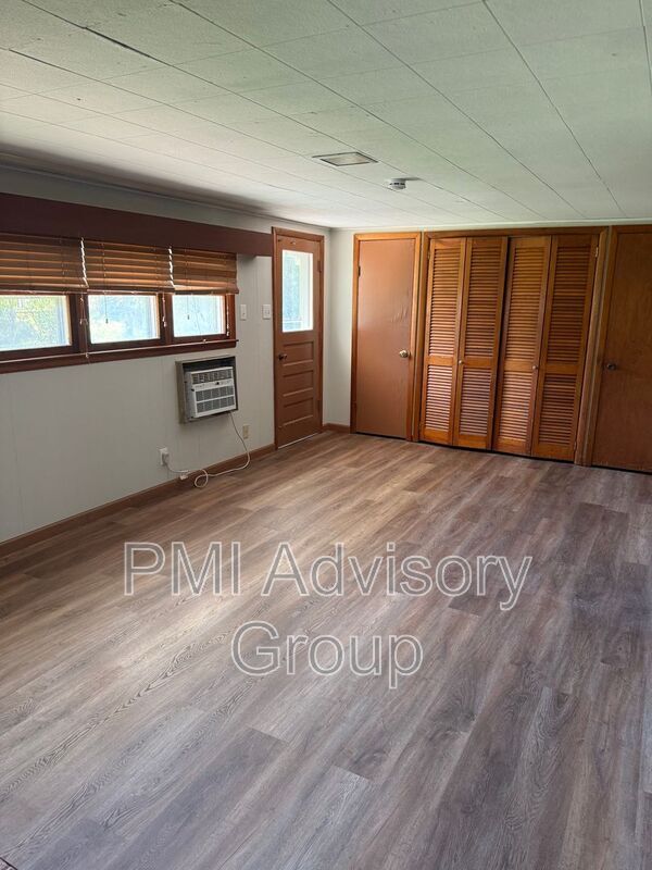 Building Photo - 2521 SW Sunset Rd