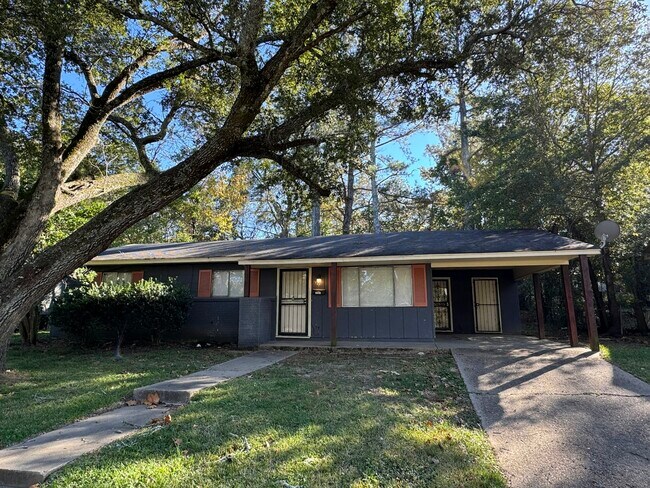 Primary Photo - 1547 Dianne Dr