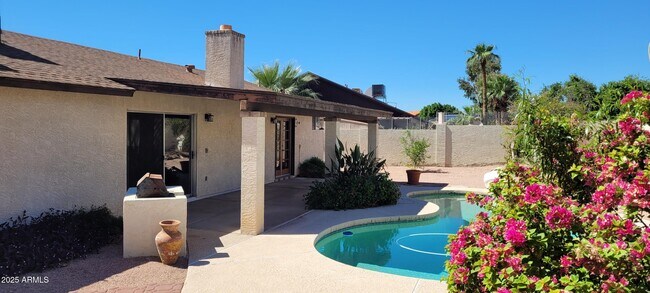 Building Photo - 3158 W Marconi Ave