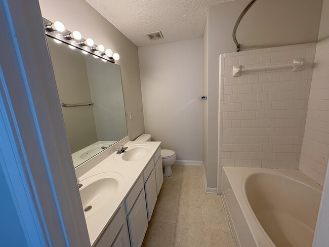 Building Photo - 13082 Region Trace