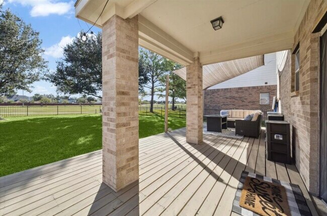 Building Photo - 10422 Lyndon Meadows Dr