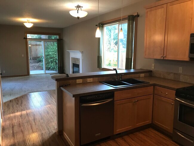 Building Photo - 3832 NE Roselawn St